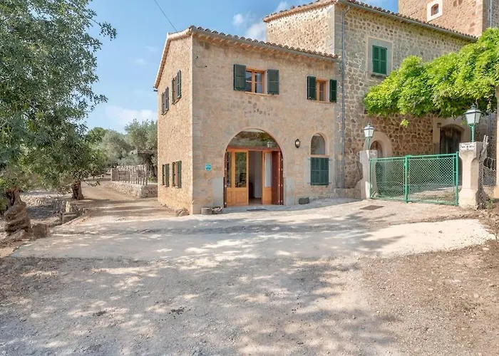 Deià semi-detached sunny country house, near GR221